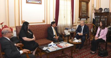رئيس جامعة القاهرة يلتقى سفير اليابان لبحث التعاون مع الجامعات اليابانية