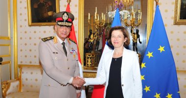 وزير الدفاع يعود إلى القاهرة بعد زيارة رسمية لفرنسا  - صور