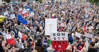 مسيرة لأفراد الشرطة والمطافئ فى بولندا للمطالبة برفع الأجور