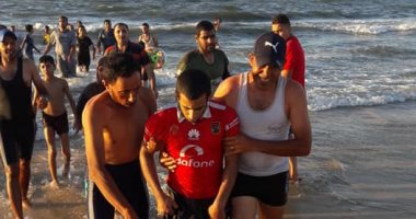 صور.. زحام بمصيف بلطيم وإنقاذ 240 مصطاف من الغرق