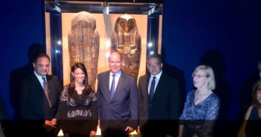 الأمير ألبرت الثانى ووزيرا الآثار والسياحة المصريين فى افتتاح معرض "الكنوز الذهبية" بموناكو