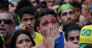 كأس العالم 2018.. الحسرة تسيطر على البرازيليين بعد وداع المونديال"صور" 