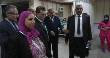 رئيس جامعة الأزهر يتفقد مستشفى الزهراء للاطمئنان على مرضى "الحسين الجامعى"