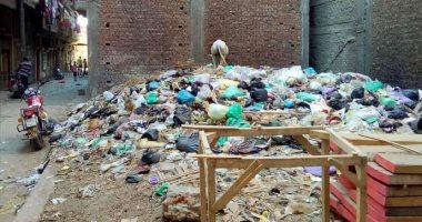 صور.. شكوى من تراكم القمامة بشوارع زهلولة بمحافظة دمياط
