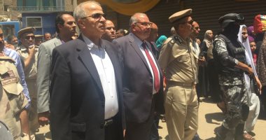 فيديو وصور.. محافظ القليوبية ومدير الأمن يشاركان بجنازة شهيد سيناء