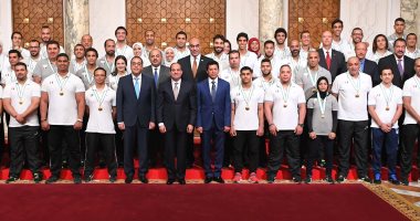 الرئيس يشيد بأبطال مصر فى دورة ألعاب البحر المتوسط ويمنحهم الأوسمة الرياضية - صور