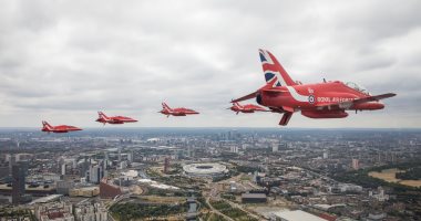 صور.. سلاح الجو البريطانى يغطى سماء لندن احتفالا بالذكرى المئوية لتأسيسه