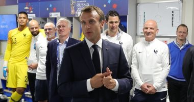 رئيس فرنسا يحتفل مع الديوك بالتأهل إلى نهائى كأس العالم 2018.. صور 