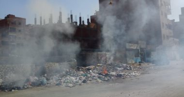شكوى من انتشار القمامة بطريق محمد نجيب فى المرج