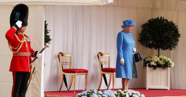 الملكة إليزابيث تستقبل دونالد ترامب فى تكريم يثير استياء بريطانى