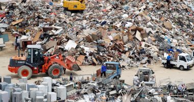 صور.. تراكم آلاف الأطنان من النفايات بسبب الفيضانات فى اليابان 