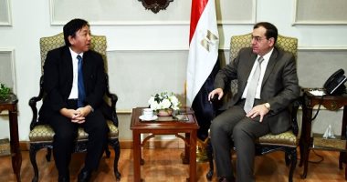 وزير البترول يبحث تطوير "التنقيب" و"معامل التكرير" مع سفير اليابان بالقاهرة
