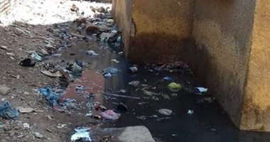 فيديو.. غرق شارع الوفاء بمدينة الغردقة فى مياه الصرف الصحى 