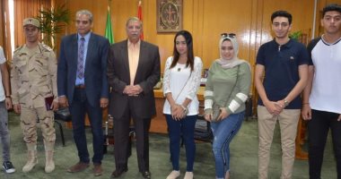 محافظ الإسماعيلية لطلاب إعلام سيناء: الدولة تسعى لتوفير مناخ مناسب للشباب