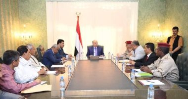 الرئيس اليمنى يجتمع بقيادة المنطقة العسكرية الأولى ويؤكد على مكافحة الإرهاب