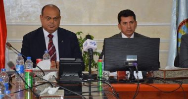 وزير الرياضة ومحافظ مطروح يستعرضان خطة المحافظة لدعم الأنشطة الشبابية