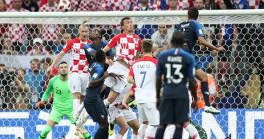 كأس العالم 2018.. النيران الصديقة تهدى فرنسا الهدف الأول ضد كرواتيا.. فيديو