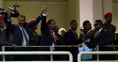 صور.. زعيما إثيوبيا وإريتريا يدعوان للسلام والحب على أنغام الموسيقى
