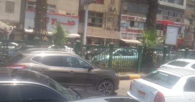 زحام مرورى بمطلع الدائرى و أمام جامعة اﻷزهر بسبب سيارات معطلة  