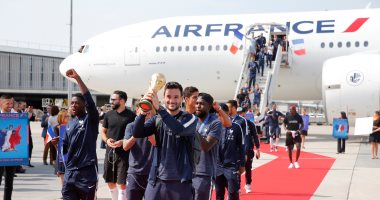 فيديو وصور.. منتخب فرنسا يصل باريس بعد تتويجه بلقب كأس العالم 2018