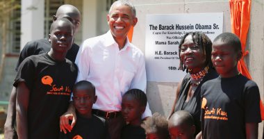 صور.. الرئيس الأمريكى السابق أوباما يزور مسقط رأس والده فى كينيا