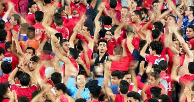 فيديو.. جماهير الأهلي تحيى "شهداء الزمالك" فى مباراة الوصل الإماراتي