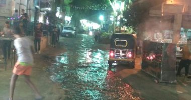 صور.. مياه الصرف تغرق شارع الزهور بمدينة نصر والأهالى يطالبون بصيانة الشبكة
