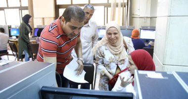 صور.. توافد طلاب المرحلة الأولى للتنسيق بمعامل جامعة عين شمس لتسجيل الرغبات