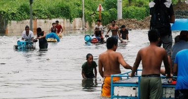 فيضانات تضرب الفلبين تعوق حركة الحياة بين المواطنين