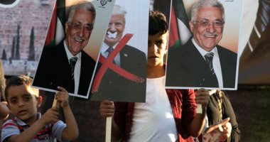 صور.. تظاهر أعضاء حركة فتح دعما لمحمود عباس فى الضفة الغربية