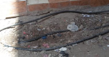 أسلاك كهرباء عارية فى شارع بيجام بشبرا تثير ذعر المواطنين.. صور