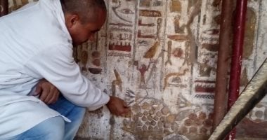 السفارة المصرية فى لندن تتسلم قطعة أثرية مسروقة من معبد الكرنك