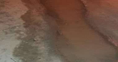 قارئ يشكو طفح مياه الصرف الصحى بشارع 107 فى رأس البر