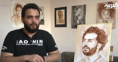 فيديو.. فنان مصرى يبدع فى رسم لوحات معقدة على "حبة لبان"