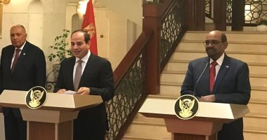 عمر البشير: التوقيع على اتفاقية لربط شبكة الكهرباء مع مصر ودراسة ربط السكة الحديد