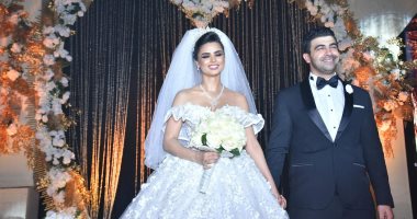 صور..السيناريست محمد عبد المعطى يحتفل بزفافه على المذيعة فرح على