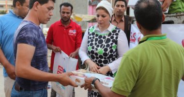 توزيع ملابس وأغذية بقريتين ومدينة بكفر الشيخ ومنح 5 آلاف أسرة قروض حسنة
