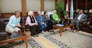 محافظ كفر الشيخ يستقبل رئيس جمعية نساء مصر لتفعيل مبادرة "إحنا السند" (صور)