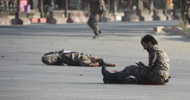 صور.. مقتل 14 شخصا فى تفجير انتحارى بمحيط مطار كابول وداعش يتبنى الهجوم