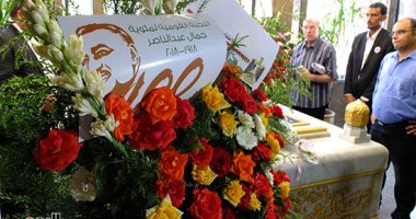 العشرات يتوافدون على ضريح ناصر فى ذكرى ثورة يوليو.. حفيد الزعيم أبرز الحاضرين - صور