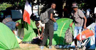 صور.. إخلاء مخيم للمهاجرين فى فرنسا يضم أكثر من 450 شخصا