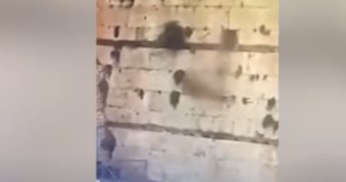 شاهد لحظة سقوط حجر من حائط البراق بسبب حفريات الاحتلال الإسرائيلى