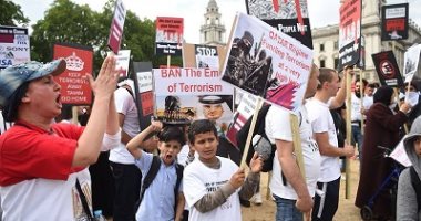 مظاهرات حاشدة أمام مقر البرلمان البريطانى احتجاجًا على زيارة أمير قطر - صور