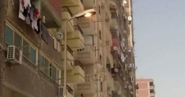 قارئ يرصد أعمدة الإنارة مضاءة نهارا بشارع ساحة تاج الدين بعين شمس