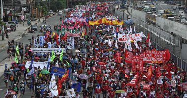 صور.. الآلاف يتظاهرون ضد رئيس الفلبين قبل خطابه فى الكونجرس
