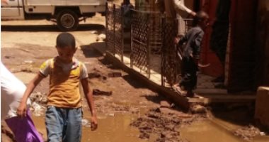 قارئ يشكو غرق شوارع قرية فاو قبلى فى قنا بمياه الصرف الصحى