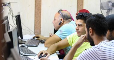900 طالب بالمرحلة الثالثة يسجلون رغباتهم بمعامل هندسة القاهرة