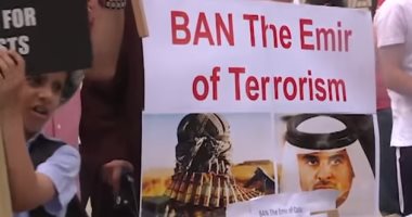 فيديو.. نشطاء بريطانيون يتظاهرون احتجاجا على زيارة تميم للندن 