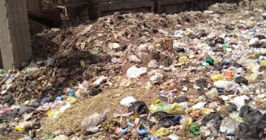 صور .. مدينة الواسطى تغرق فى القمامة بمحافظة بنى سويف
