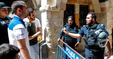 الاحتلال يبعد 19 شابا فلسطينيا عن المسجد الأقصى ويمدد اعتقال 5 قاصرين